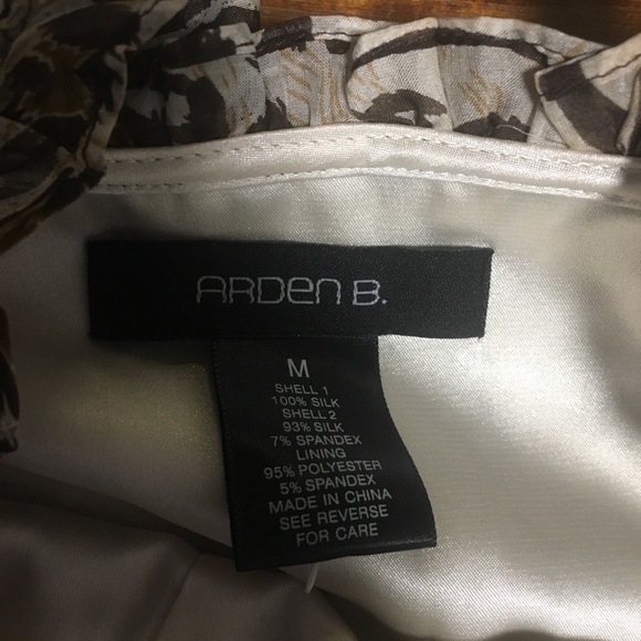 A women’s patterned top - Picture 4 of 6